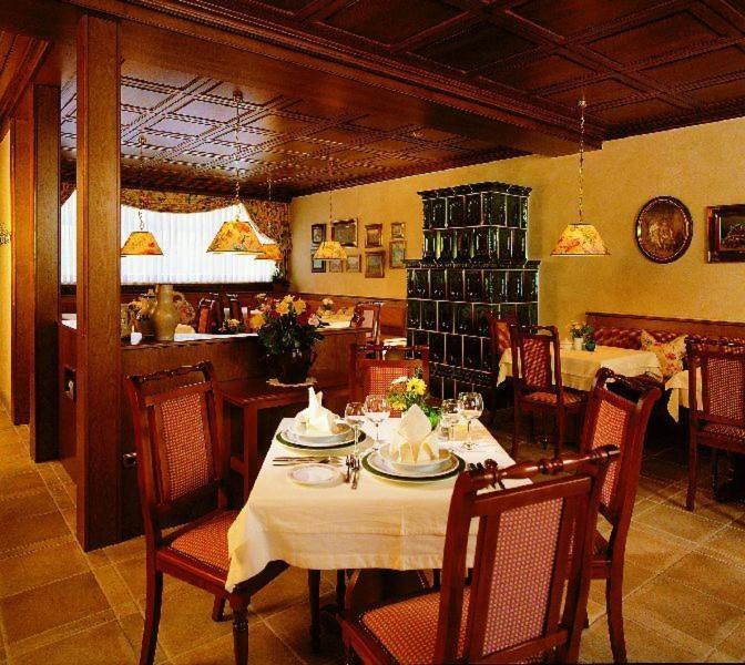 Hotel Wilder Mann Konigstein in der Oberpfalz Bagian luar foto